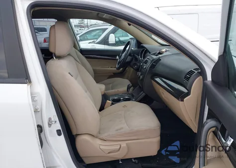 2011 Kia Sorento Lx z USA, uszkodzony, nr VIN 5XYKTCA1XBG016132